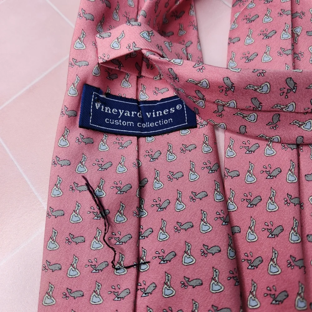 Vineyard Vines Whale and Island Tie